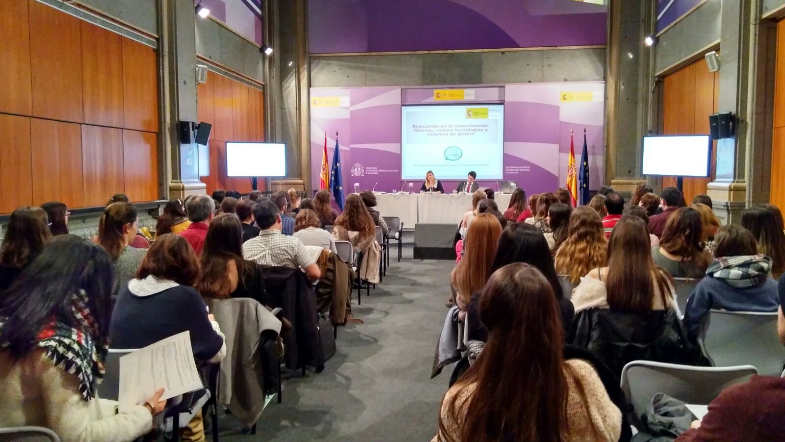 ANAR y el 016 contra la violencia de género