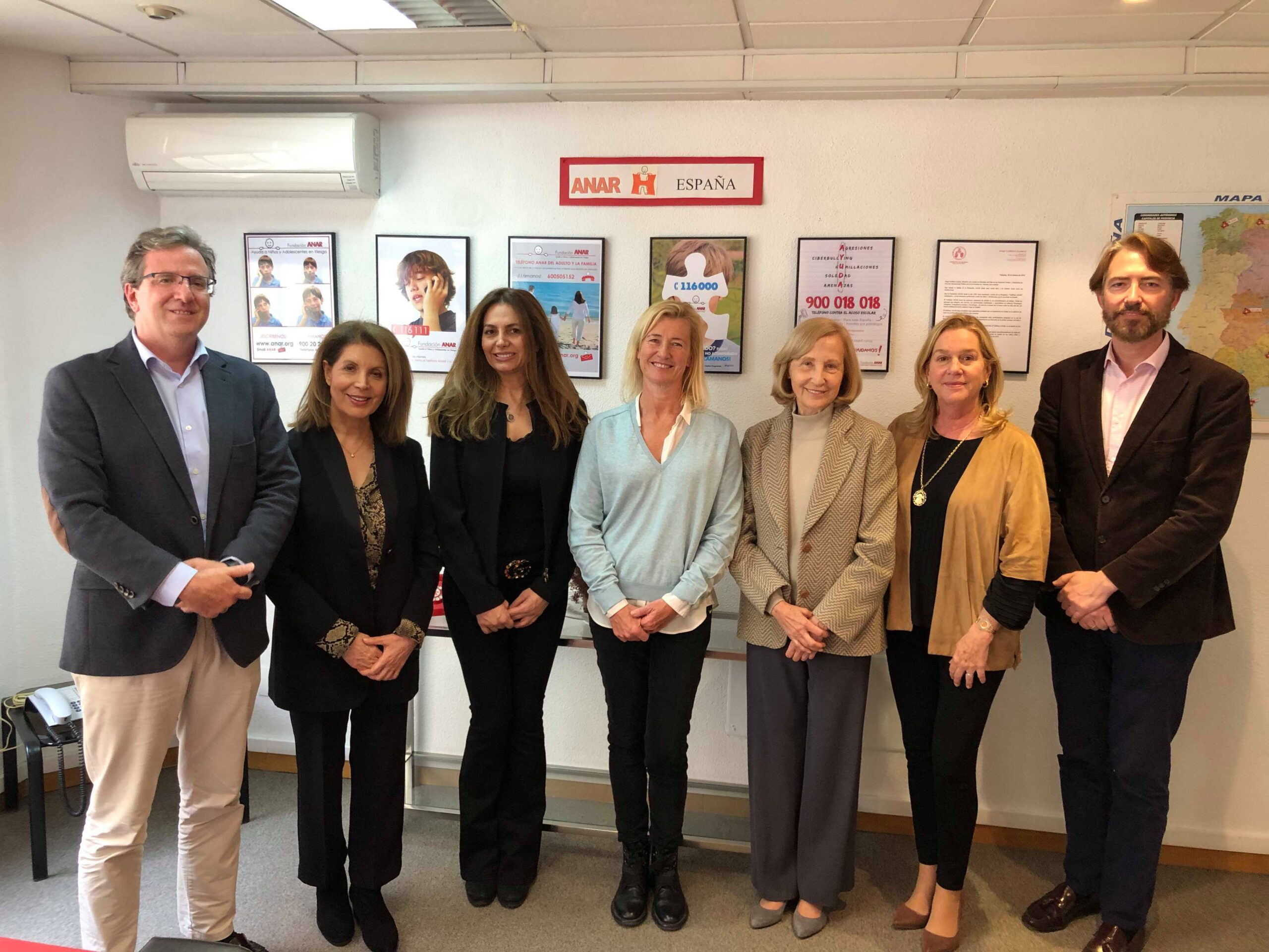 La actriz Ana Duato visita la Fundación ANAR