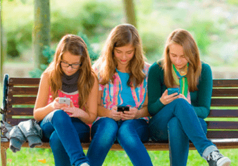 Consejos ANAR a los padres para evitar la adicción a las nuevas tecnologías en los/as hijos/as