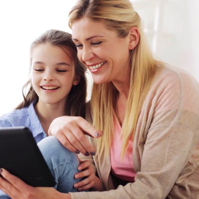 Fundación ANAR ofrece un modelo de ‘contrato’ para pactar con los hijos un uso responsable del teléfono móvil