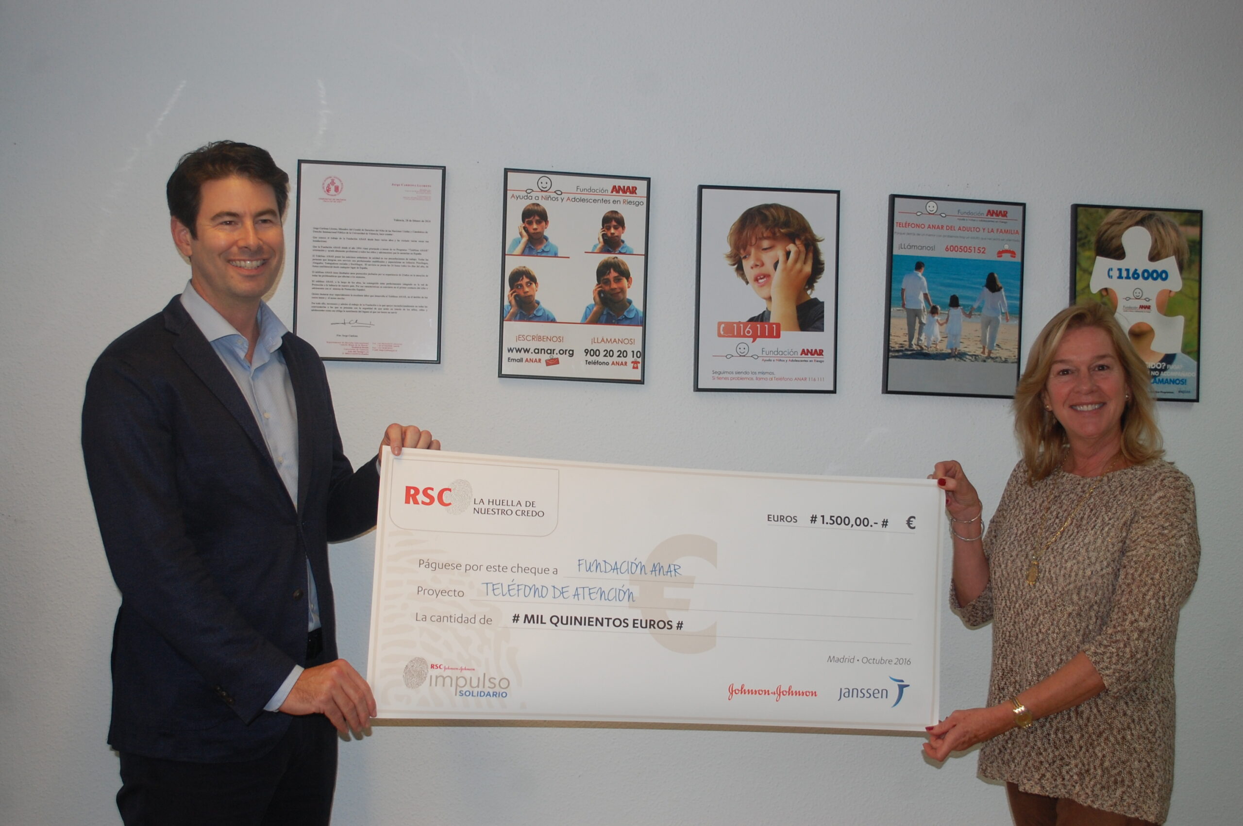 El grupo Johnson & Johnson con la Fundación ANAR