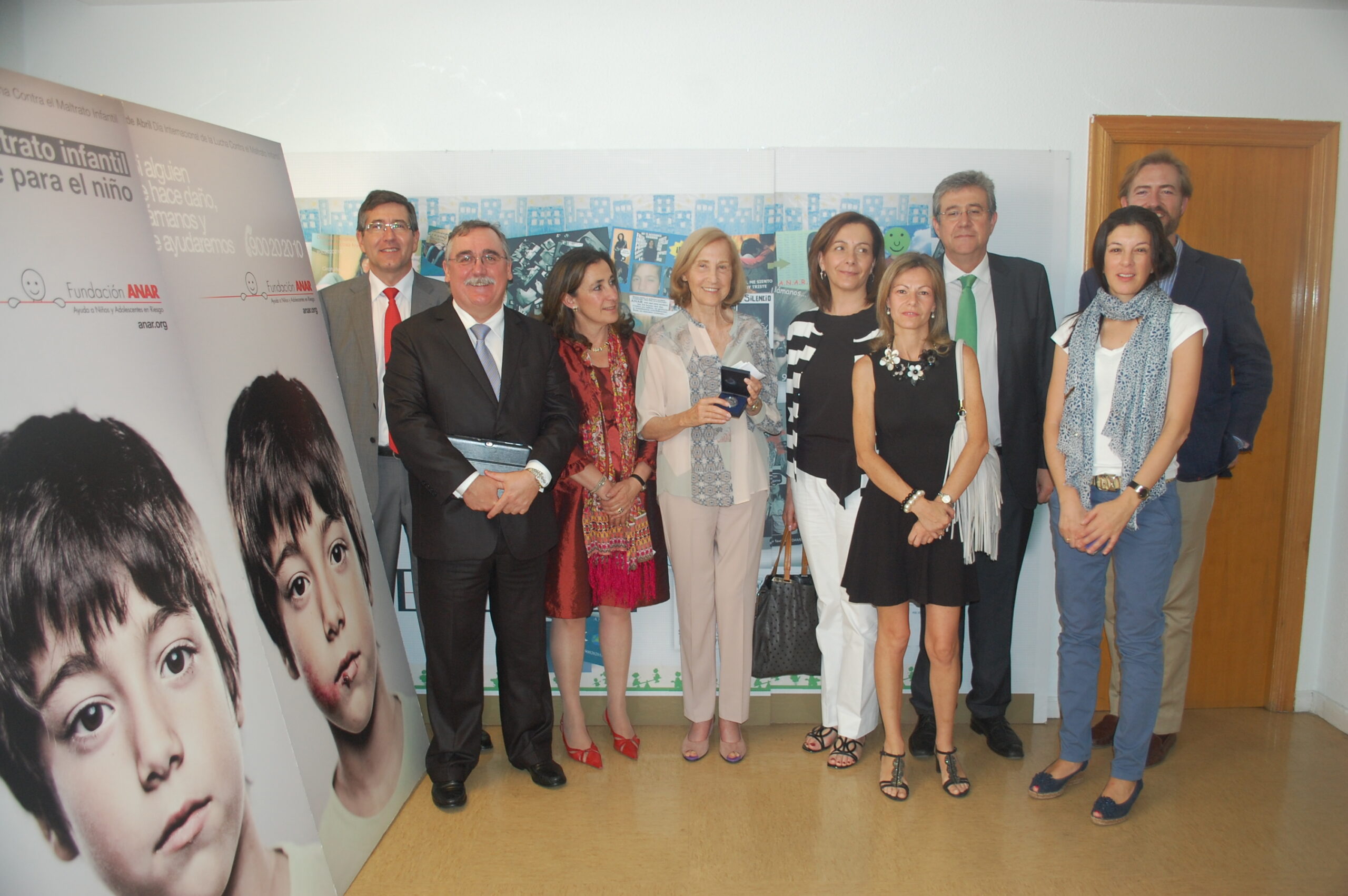 Miembros de la Comisión de Sanidad y Servicios Sociales del Senado visitan ANAR