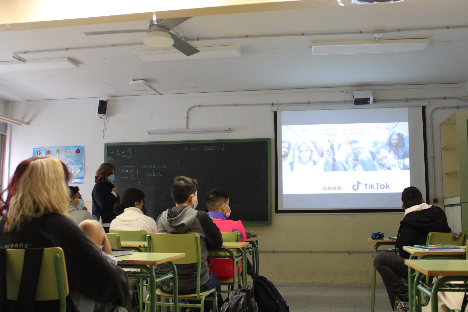 #SeguridadDigital: un proyecto pionero de la Fundación ANAR y TikTok para fomentar la alfabetización digital de los jóvenes