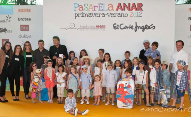 La Fundación ANAR organiza un desfile benéfico infantil en El Corte Inglés de Valencia
