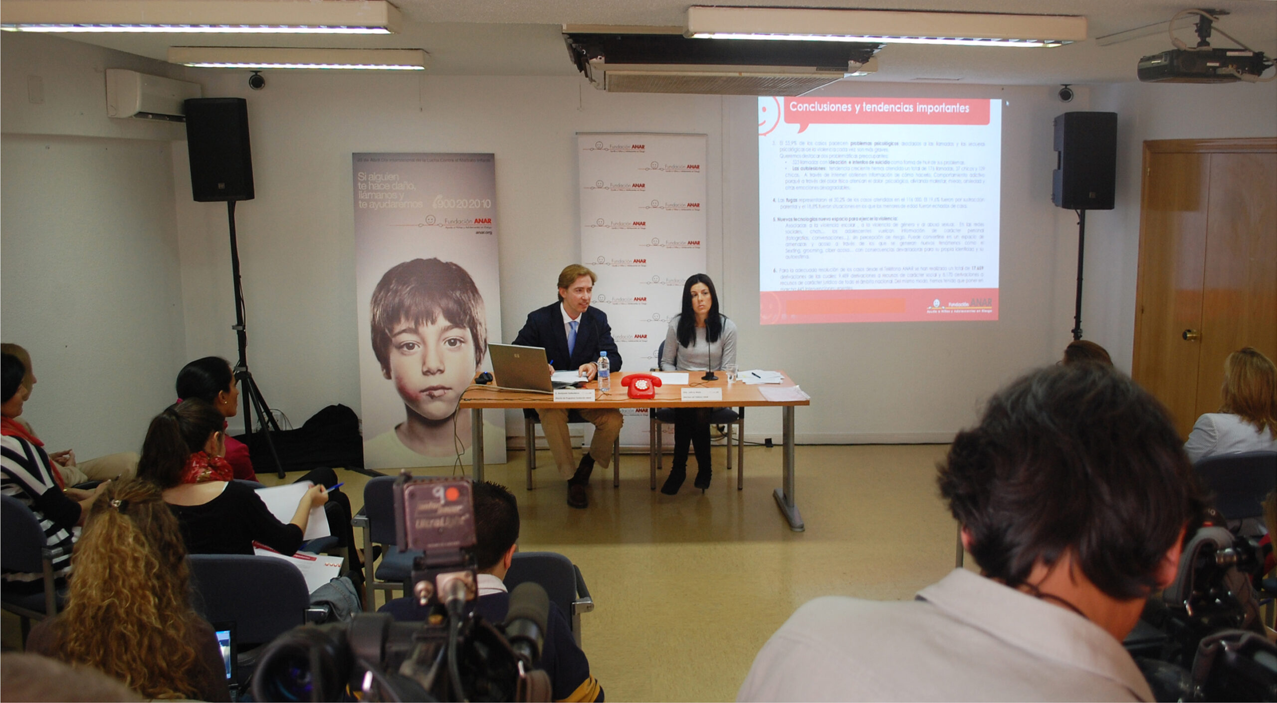 Presentación del Informe Teléfono ANAR 2013