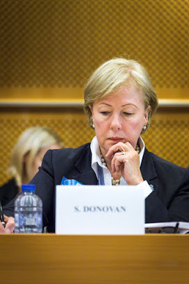 Sheila Donovan, directora ejecutiva de Child Helpline International