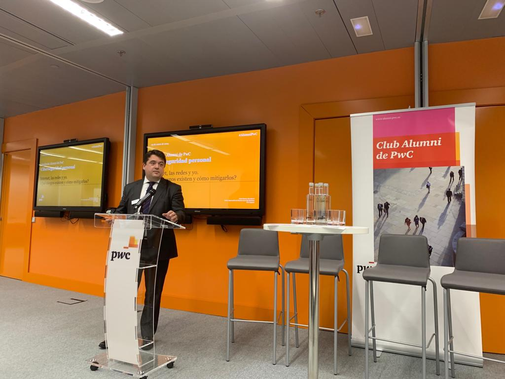 La Fundación ANAR participa en una mesa redonda sobre el buen uso de las nuevas tecnologías