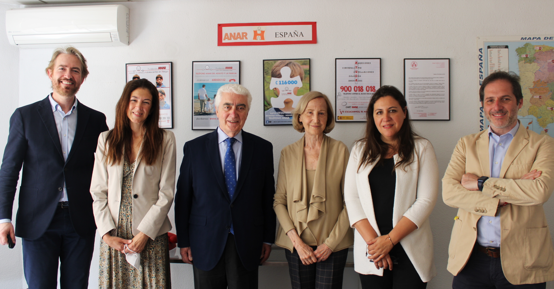 El presidente de Unicef, de visita en la sede de ANAR