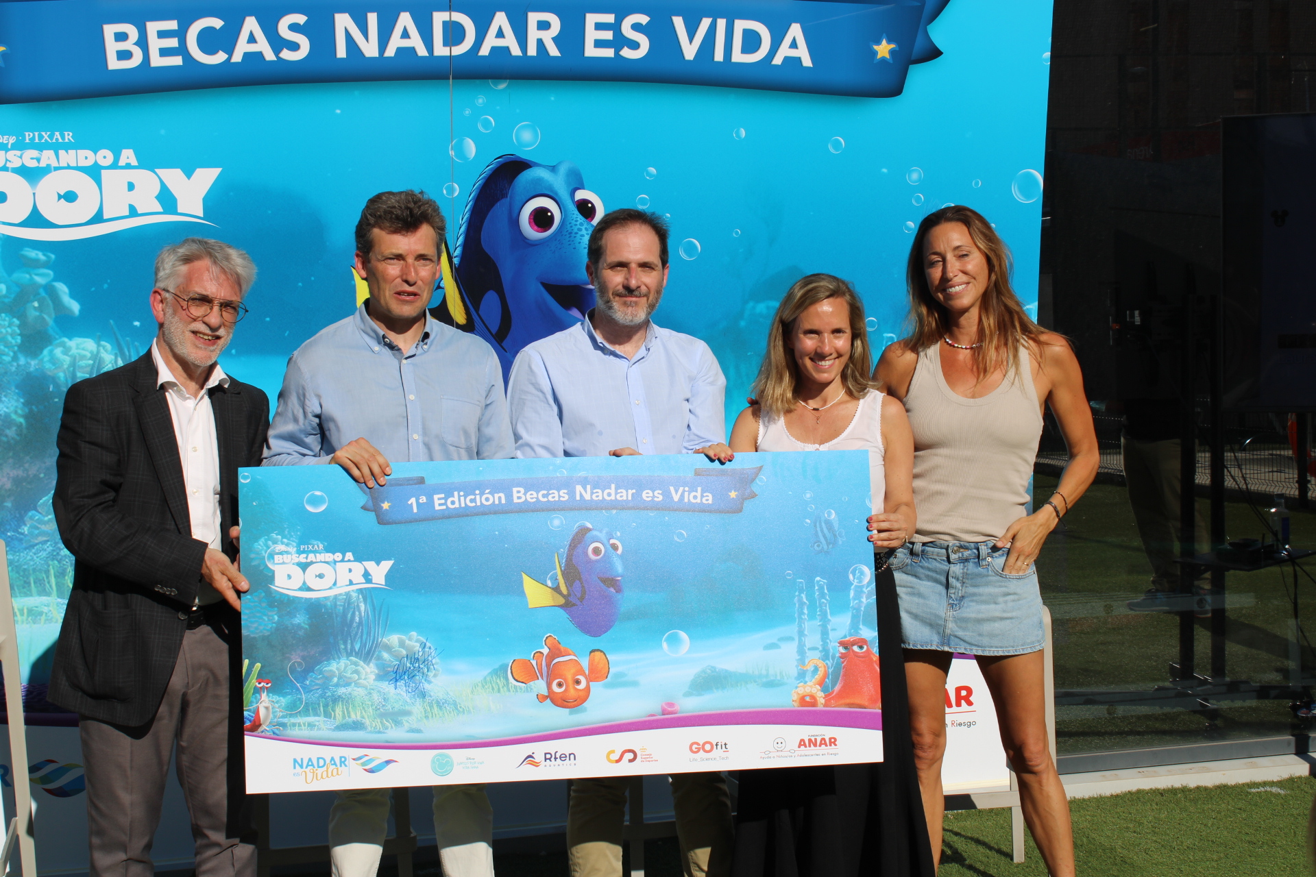 Gemma Mengual clausura el curso ‘Nadar es vida’ en el que participan los niños y niñas de los Hogares de acogida ANAR