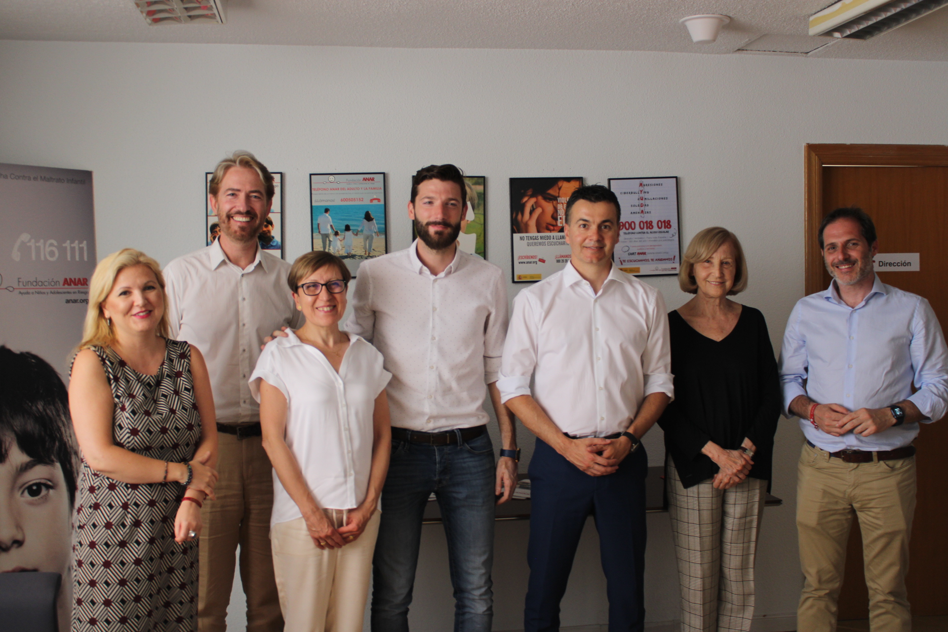 Una delegación del PSOE visita la sede de la Fundación ANAR