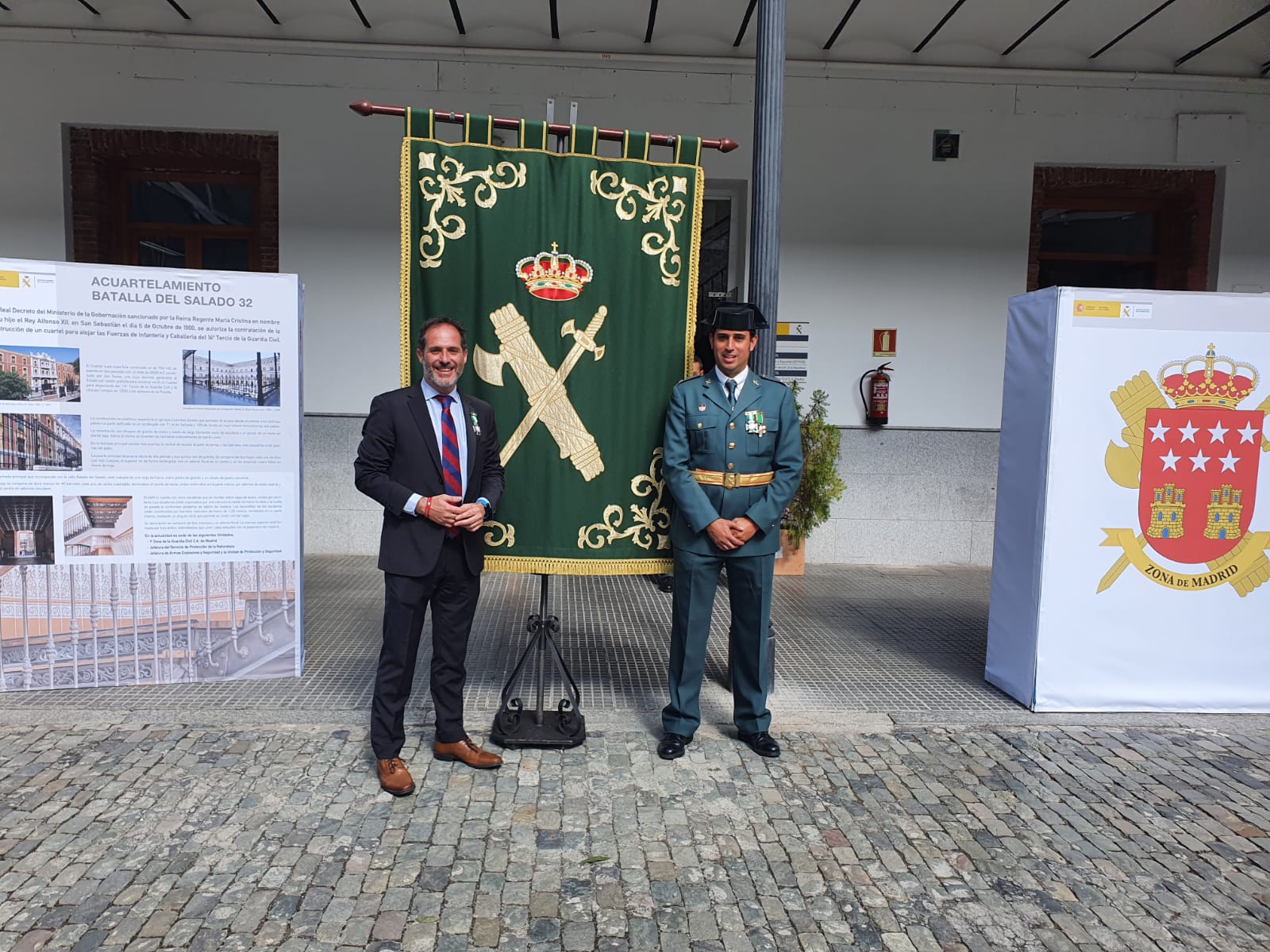 Arturo Cavanna, condecorado por la Guardia Civil con la Cruz de la Orden del Mérito
